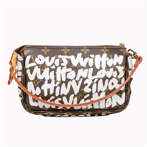 louis vuitton x stephen sprouse graffiti pochette accessoire|Louis Vuitton x Stephen Sprouse Monogram Graffiti Pochette .